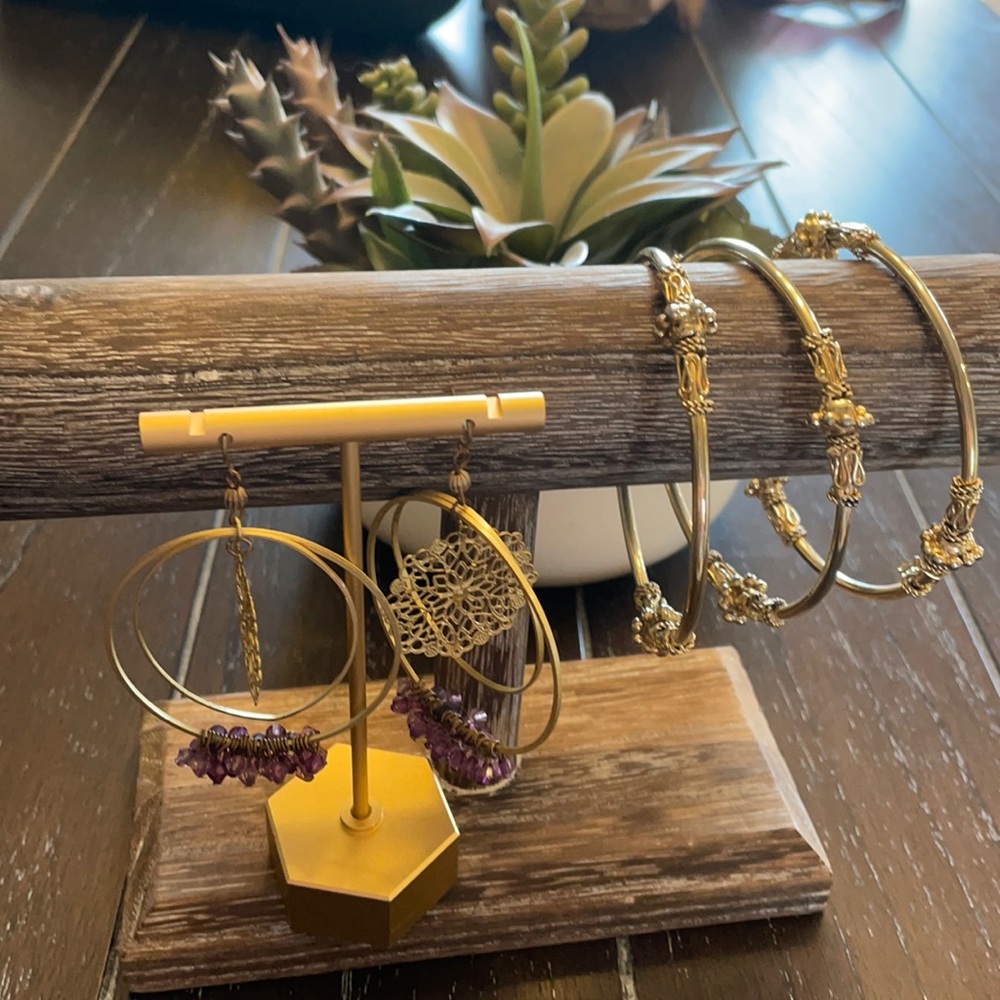 Dangle earrings and bracelet